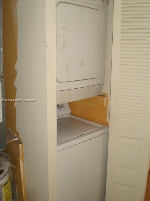 LAKE POINTE CONDOMINIUM N - Residential