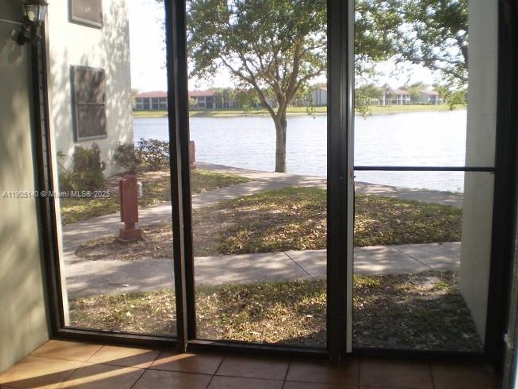 Photo of 214 Lake Pointe Dr #109, Oakland Park, FL 33309 (MLS # A11905140)