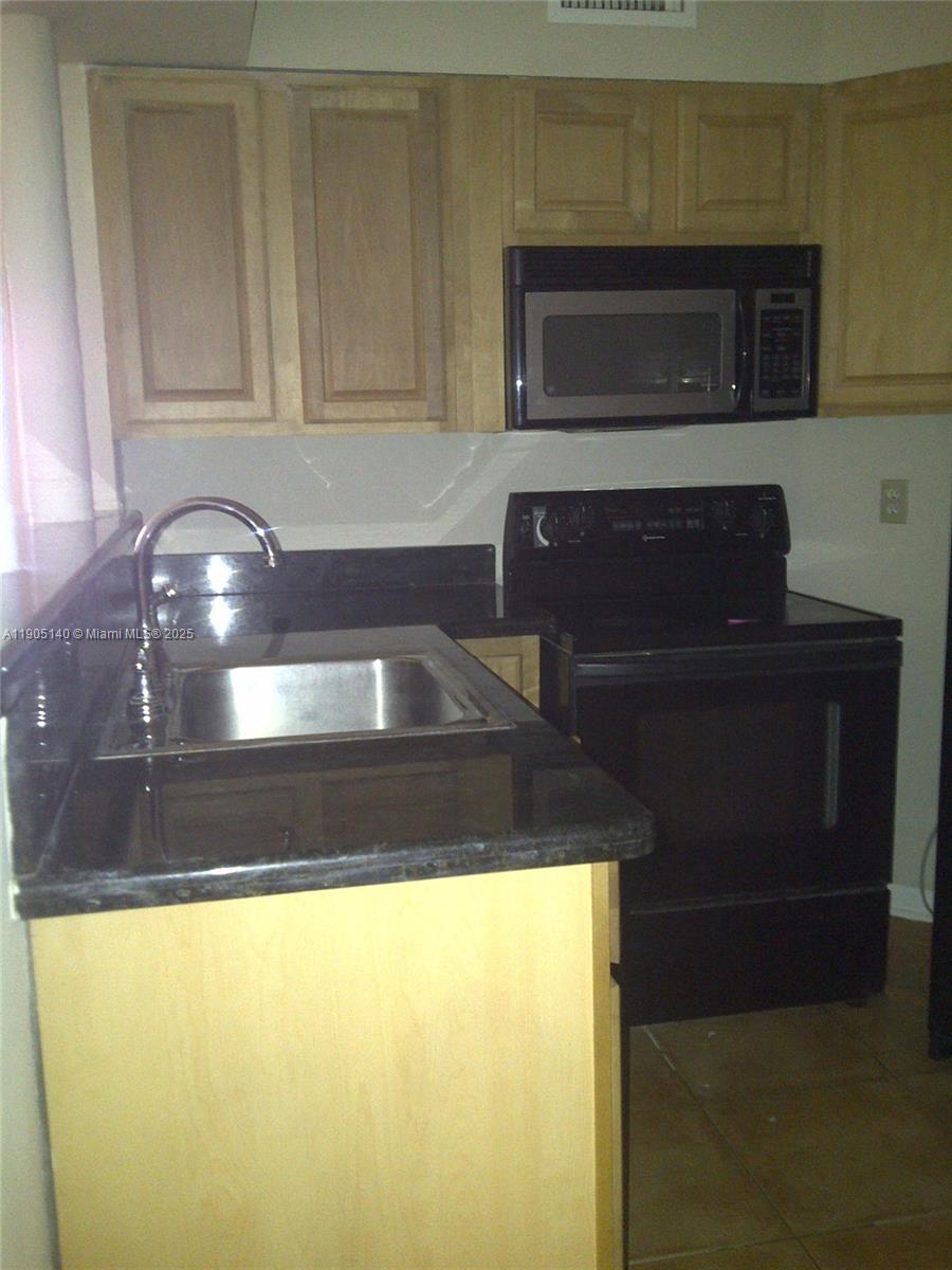 LAKE POINTE CONDOMINIUM N - Residential