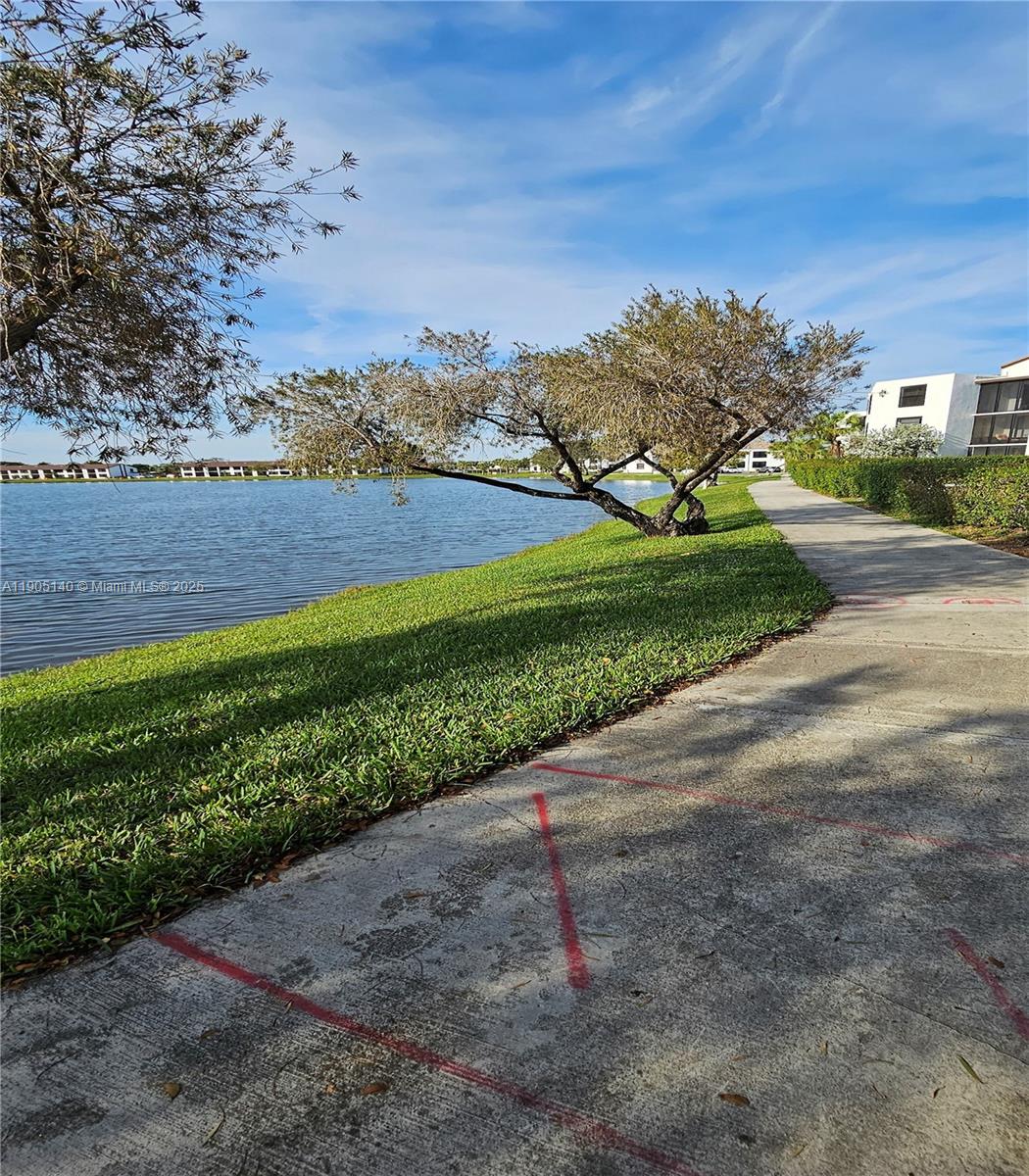 LAKE POINTE CONDOMINIUM N - Residential