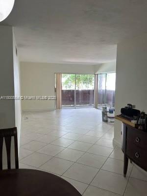 1205 Mariposa Ave 219