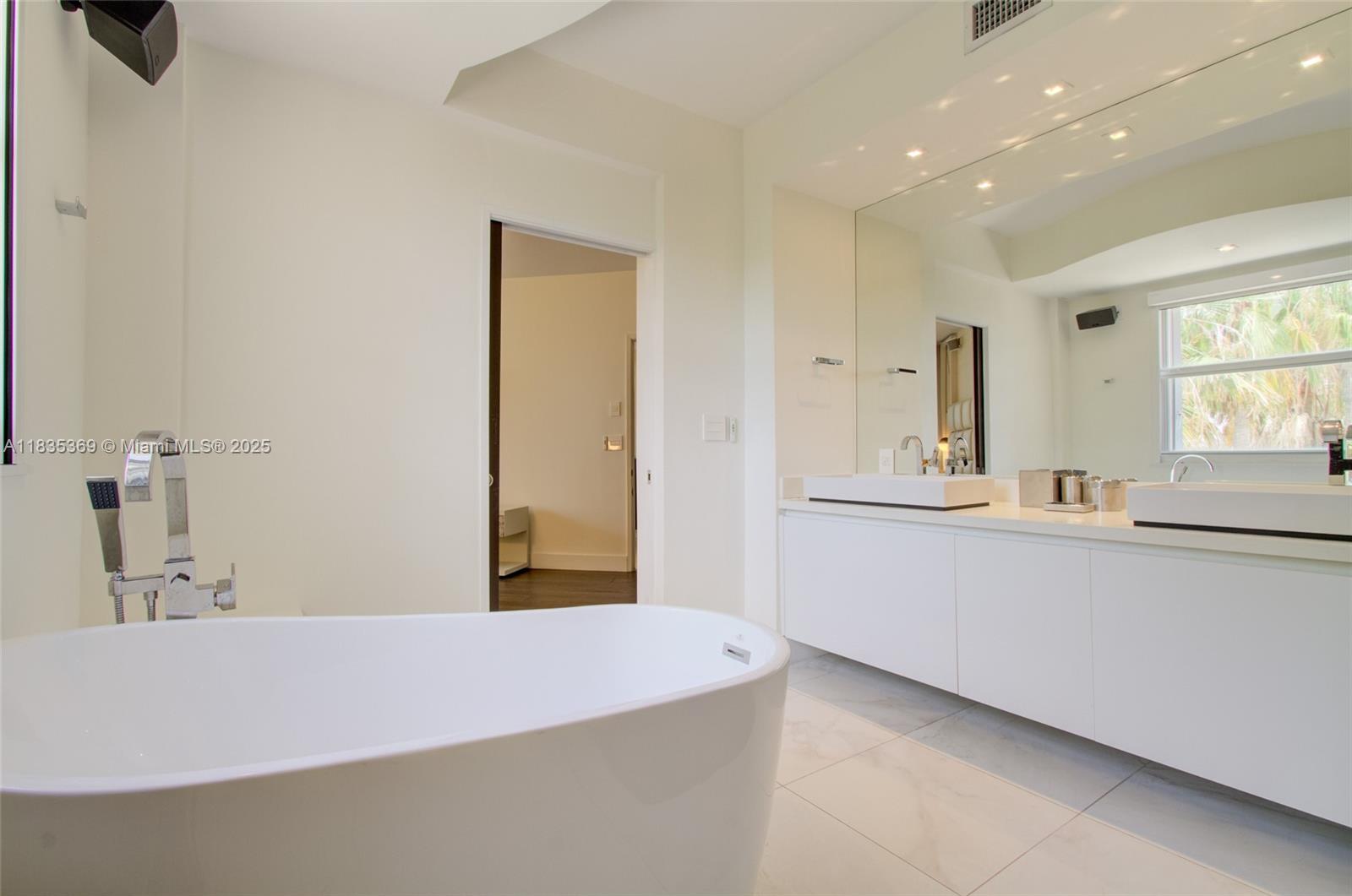 RESORT VILLA ONE CONDO - Residential Lease