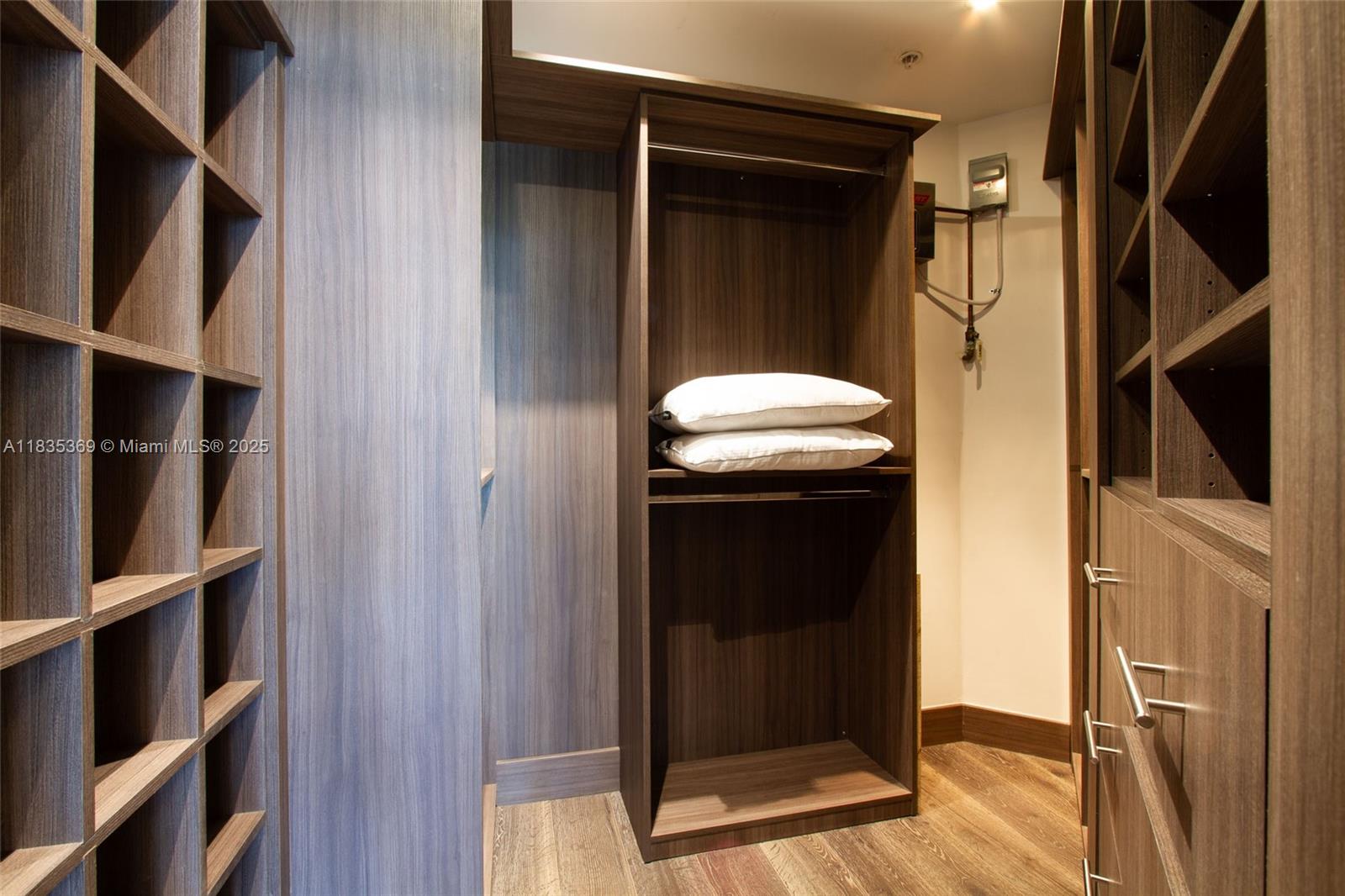 RESORT VILLA ONE CONDO - Residential Lease