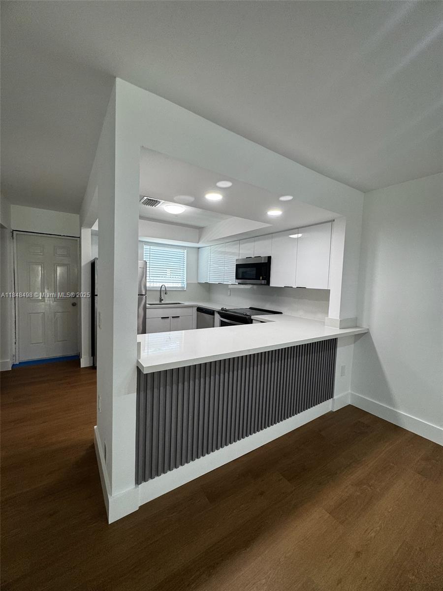 Stunning apartment 2/1 , renovated and boasting abundant natural light, nestled in one of Fort Lauderdale's mostcoveted neighborhoods. Enjoy serenity amidst lush greenery, just steps away from major thoroughfares: a 5 min from A1, 8 minutes from I-595, and downtown Las Olas. This exceptional unit is part of an enclave of only 4 residences, where internal guidelines foster a harmonious and tranquility living environment for all residents. Impeccably remodeled. Brand new bathrooms, kitchen, and appliances. with coin laundry on premises. Small pets okay with pet deposit. Conveniently located near shops, restaurants, parks, and just 10 minutes to the beach, this pet-friendly property is a rare find. Instantly save money. Hurry, this one won’t last long!