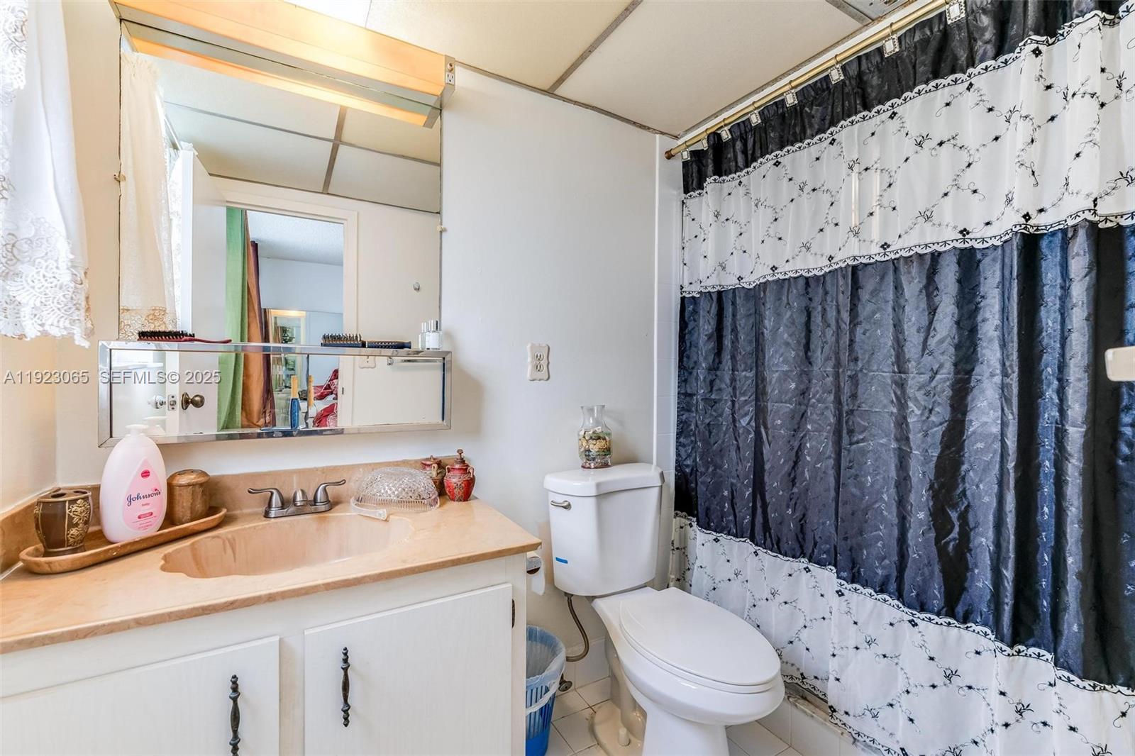 SOMERSET AT LAUDERDALE LA - Residential