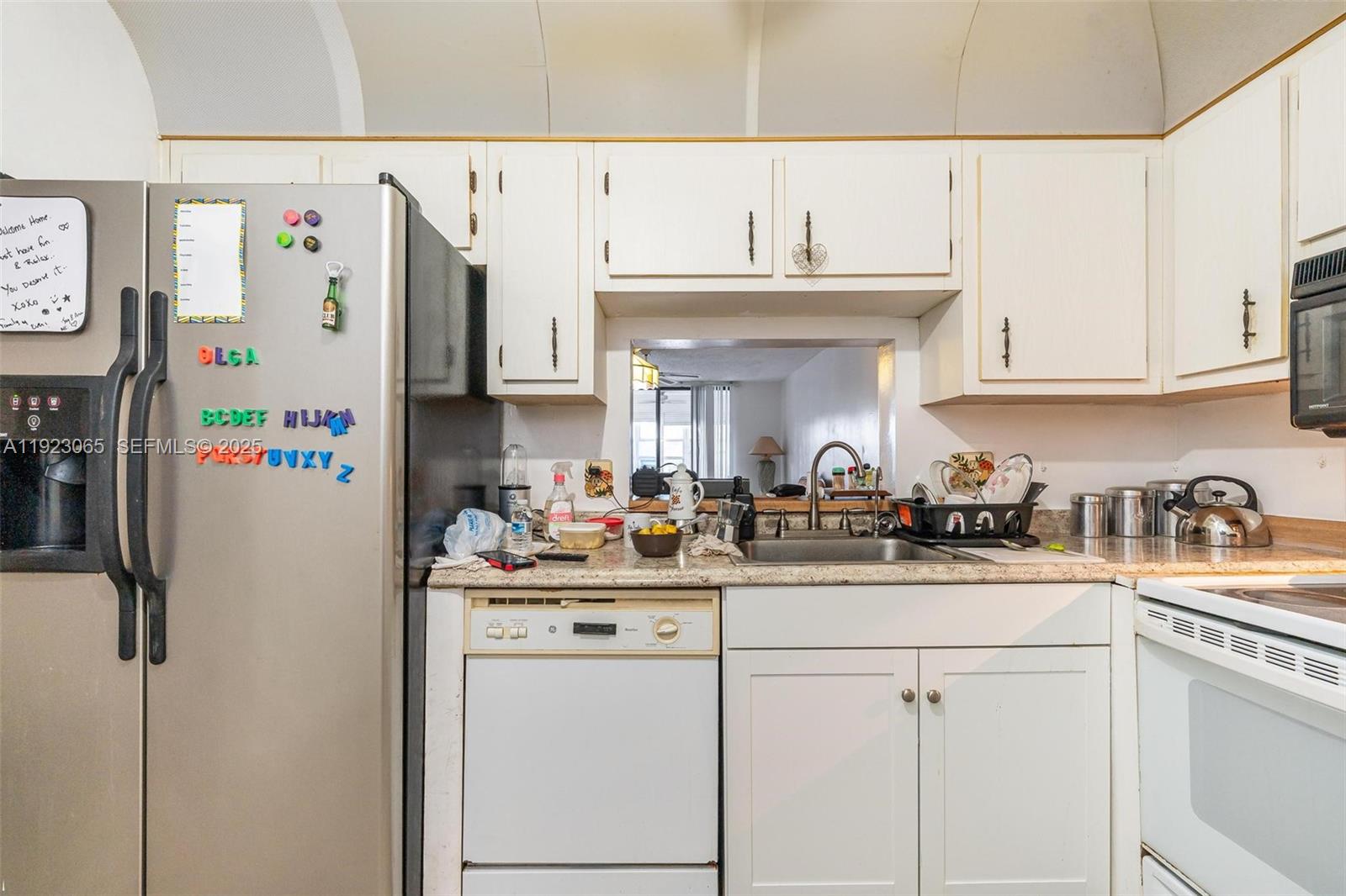 SOMERSET AT LAUDERDALE LA - Residential