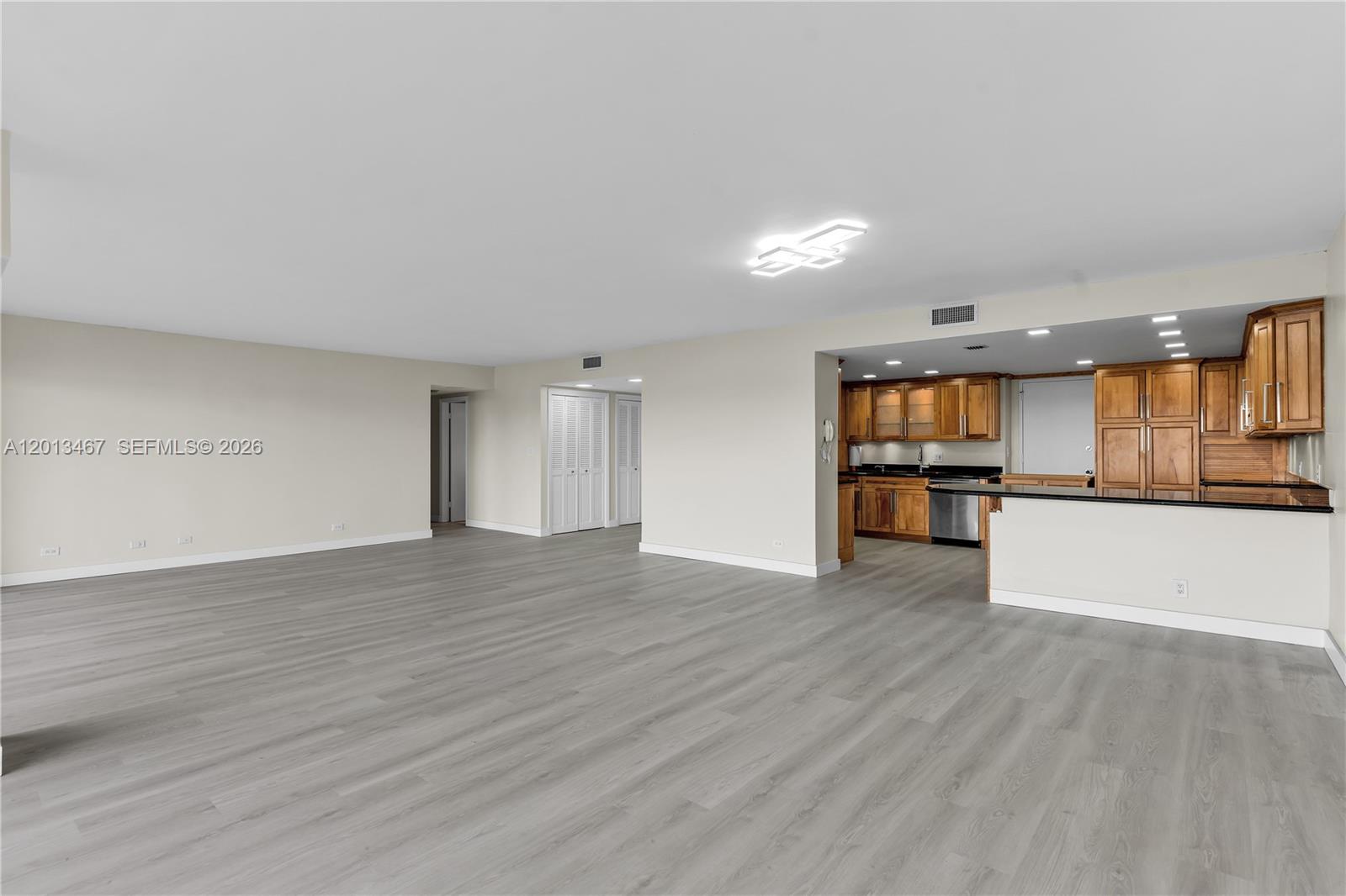 CRICKET CLUB CONDO - Residential
