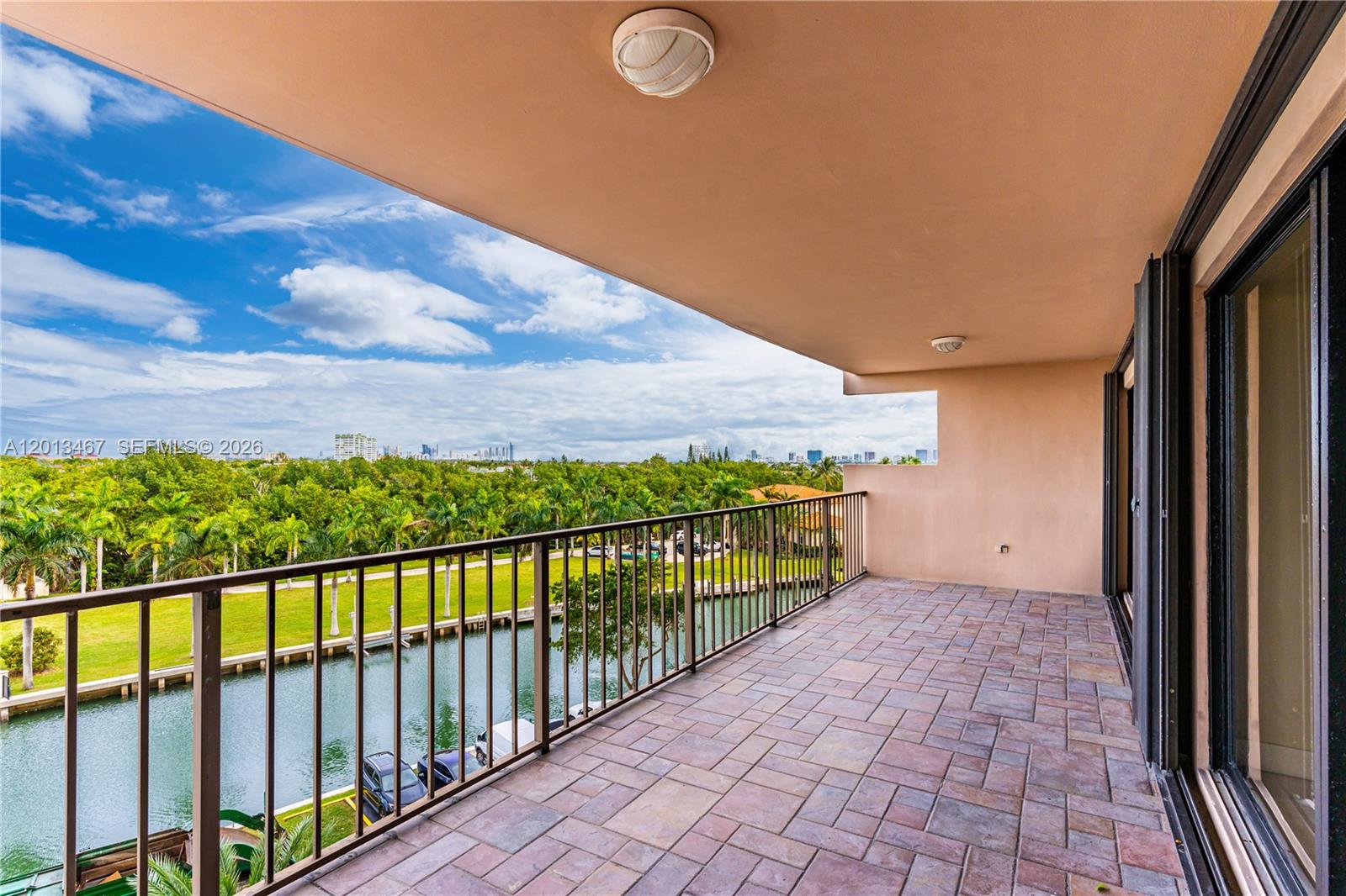 CRICKET CLUB CONDO - Residential