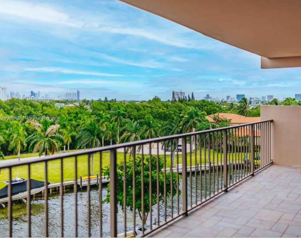 CRICKET CLUB CONDO - Residential