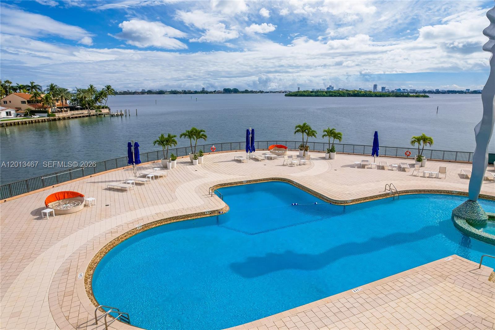 CRICKET CLUB CONDO - Residential