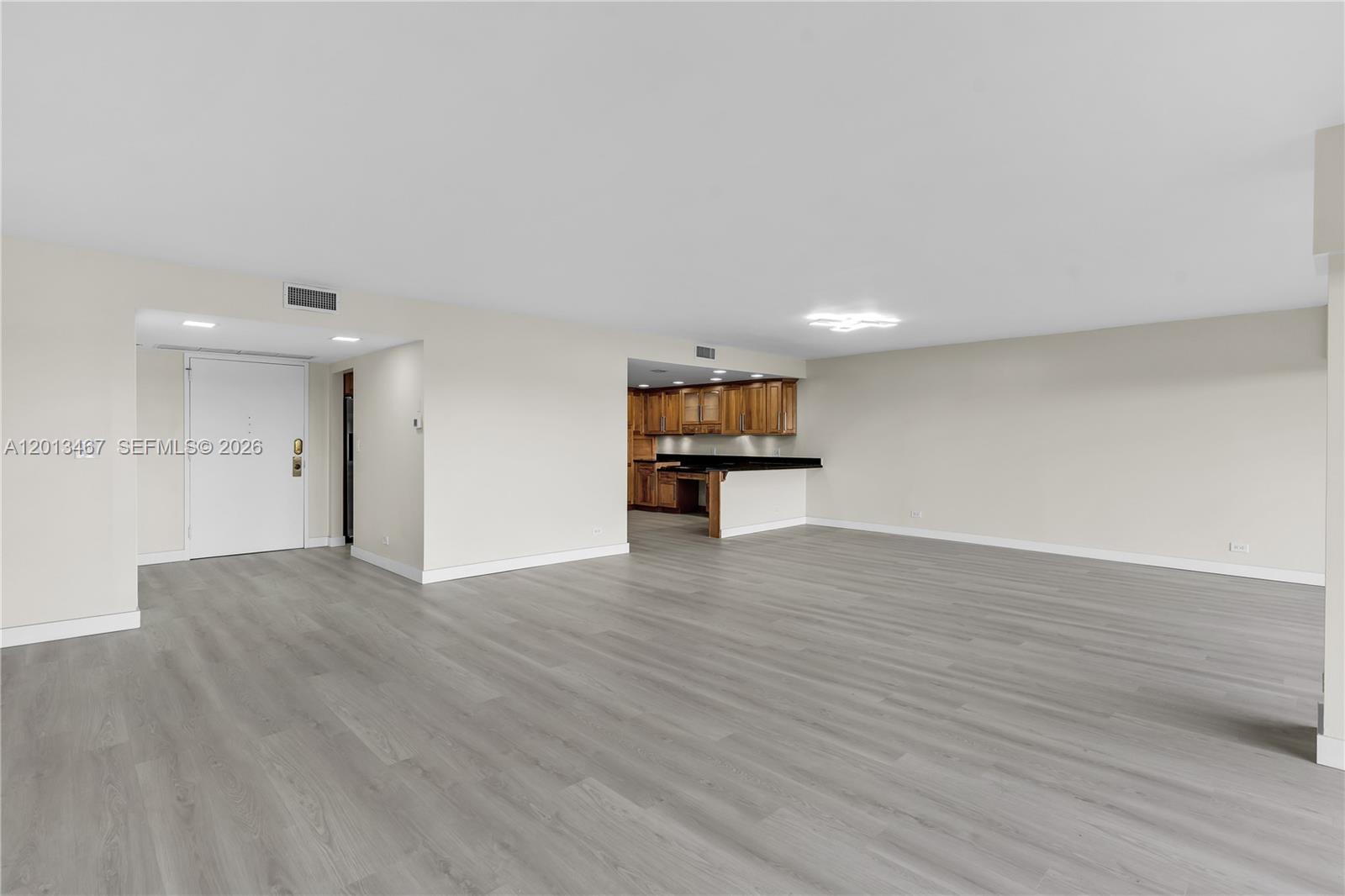 CRICKET CLUB CONDO - Residential