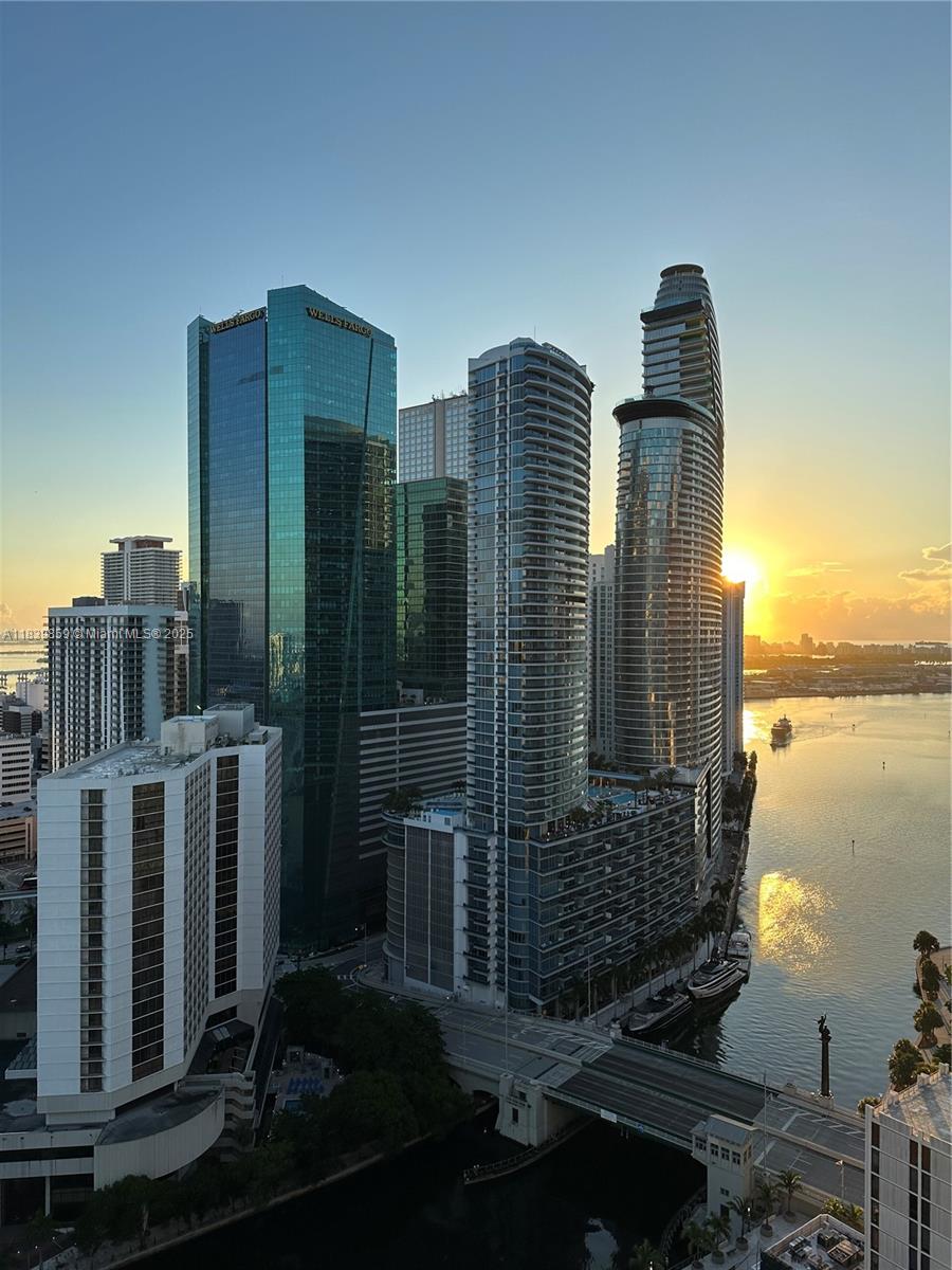 BRICKELL ON THE RIVER S T - Residential