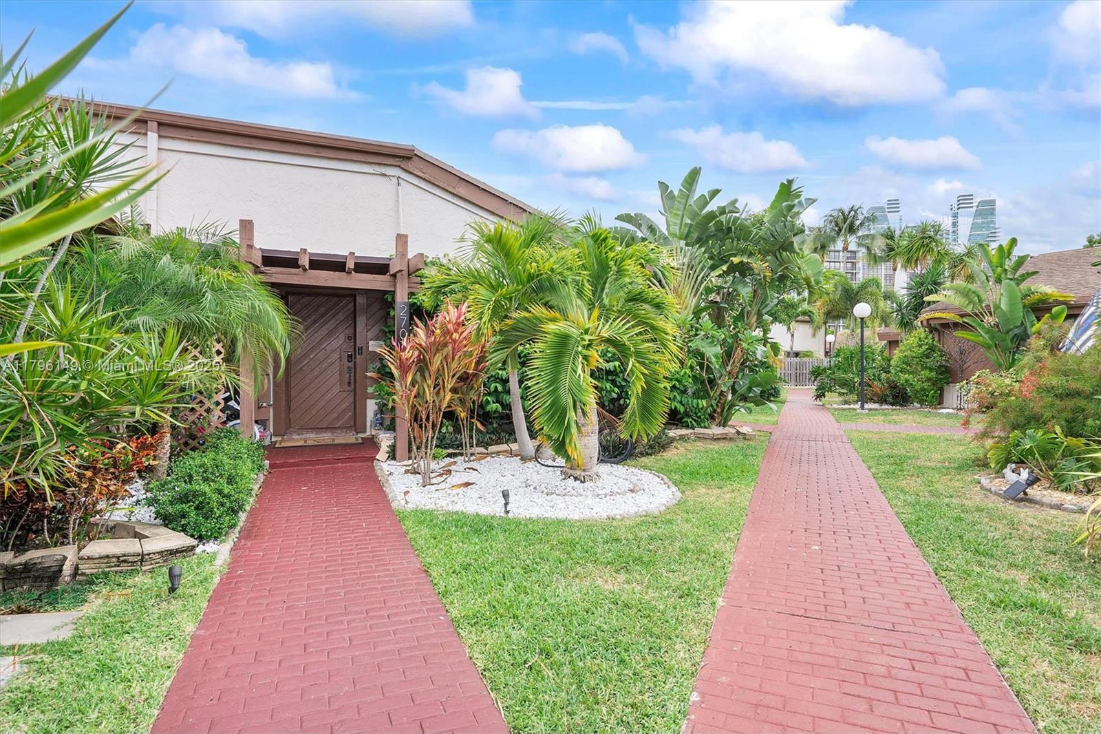 2707 Parkview Dr