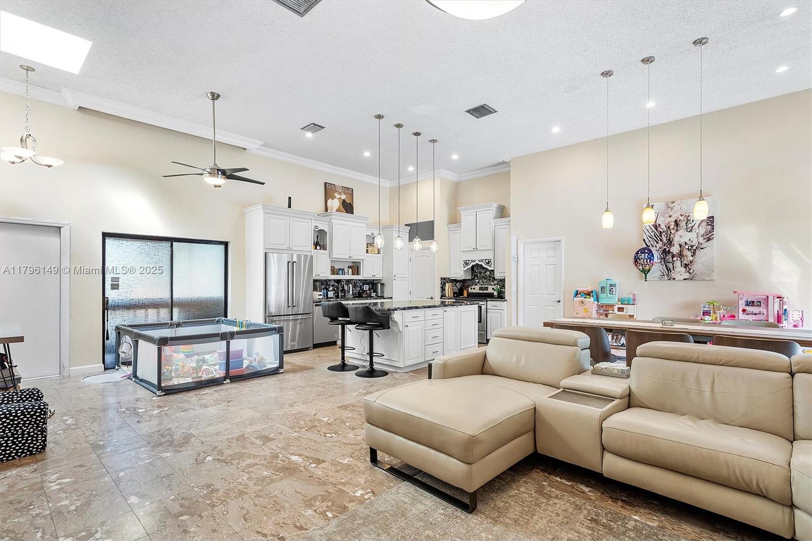 2707 Parkview Dr