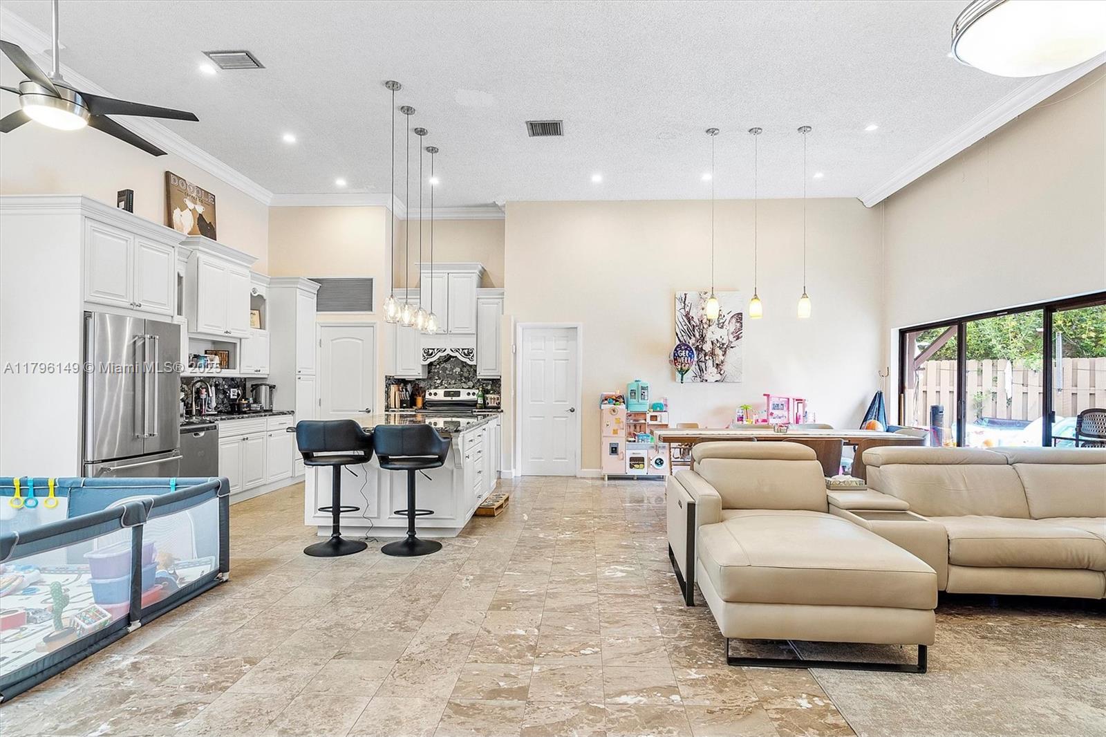 2707 Parkview Dr