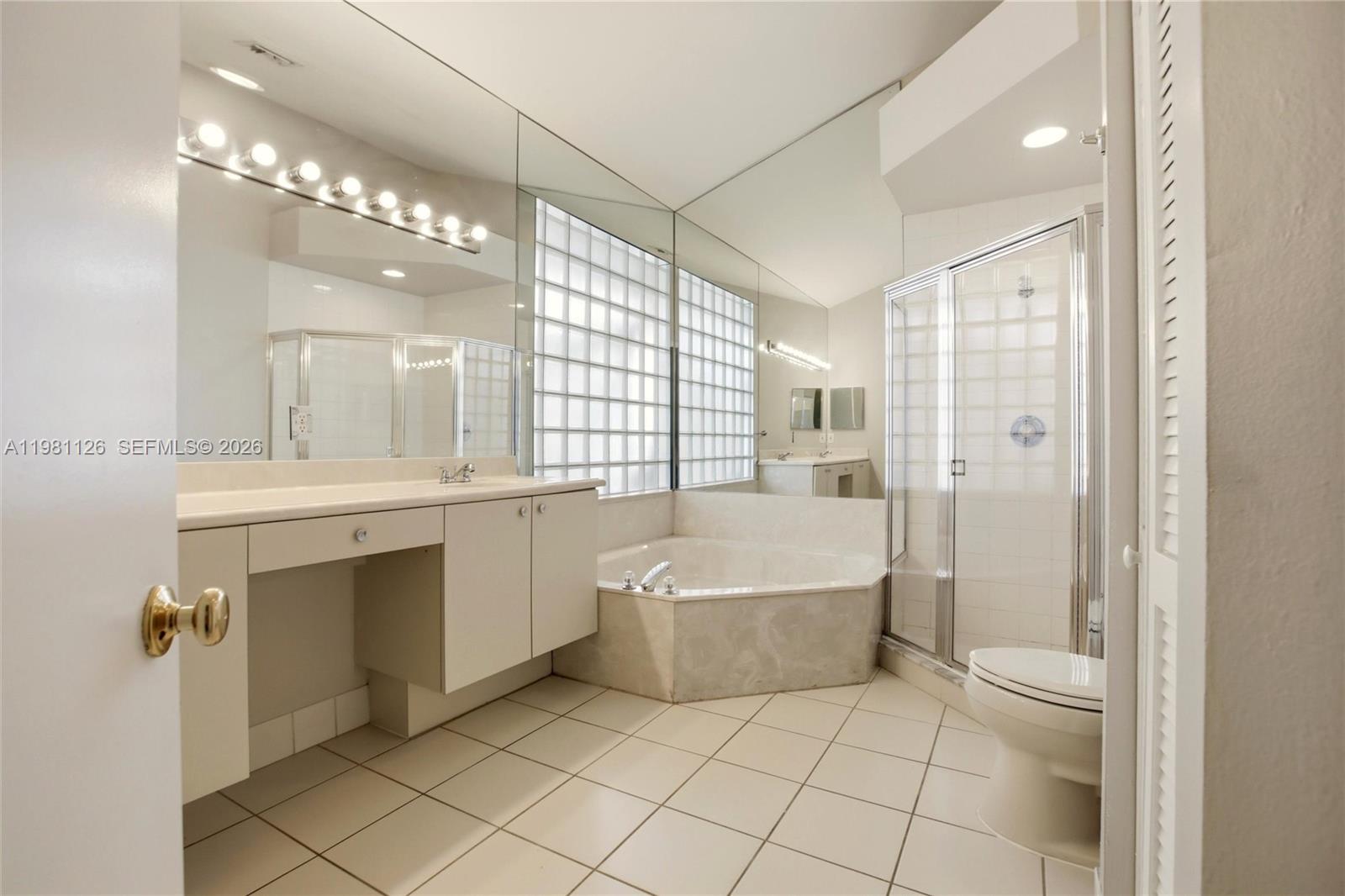 HAMPTON CLUB - Residential