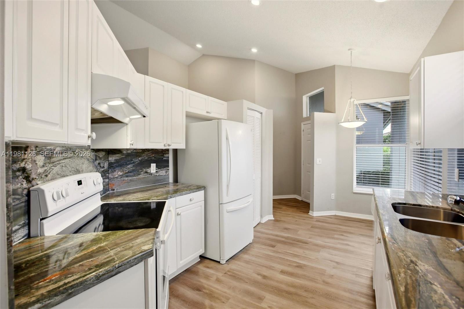 HAMPTON CLUB - Residential