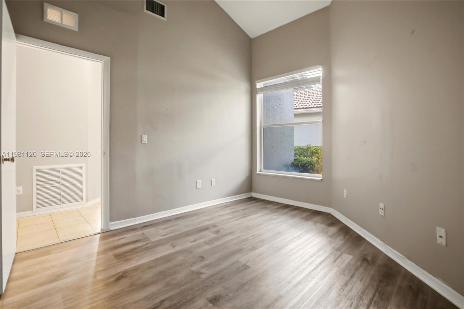 HAMPTON CLUB - Residential