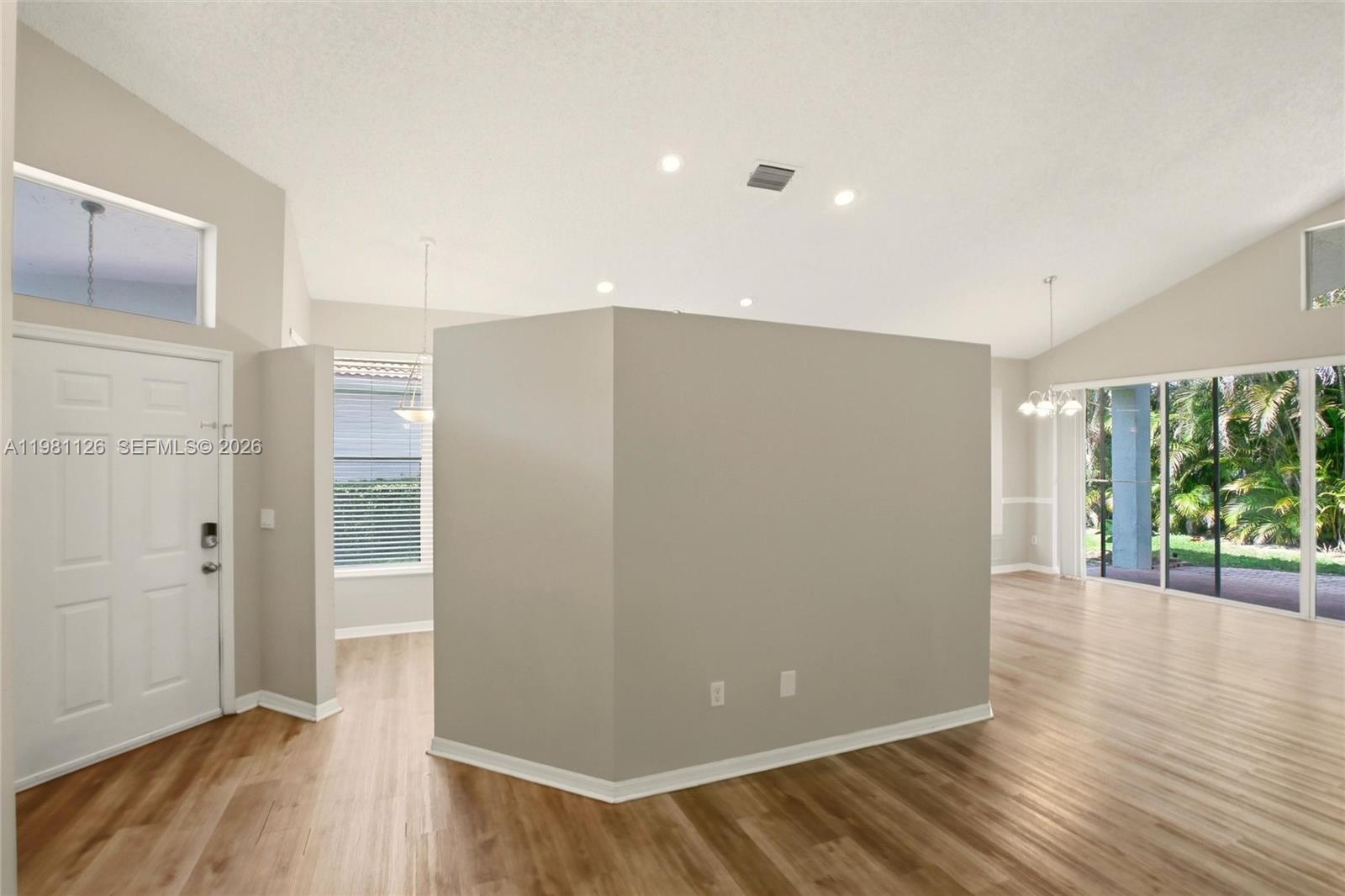 HAMPTON CLUB - Residential