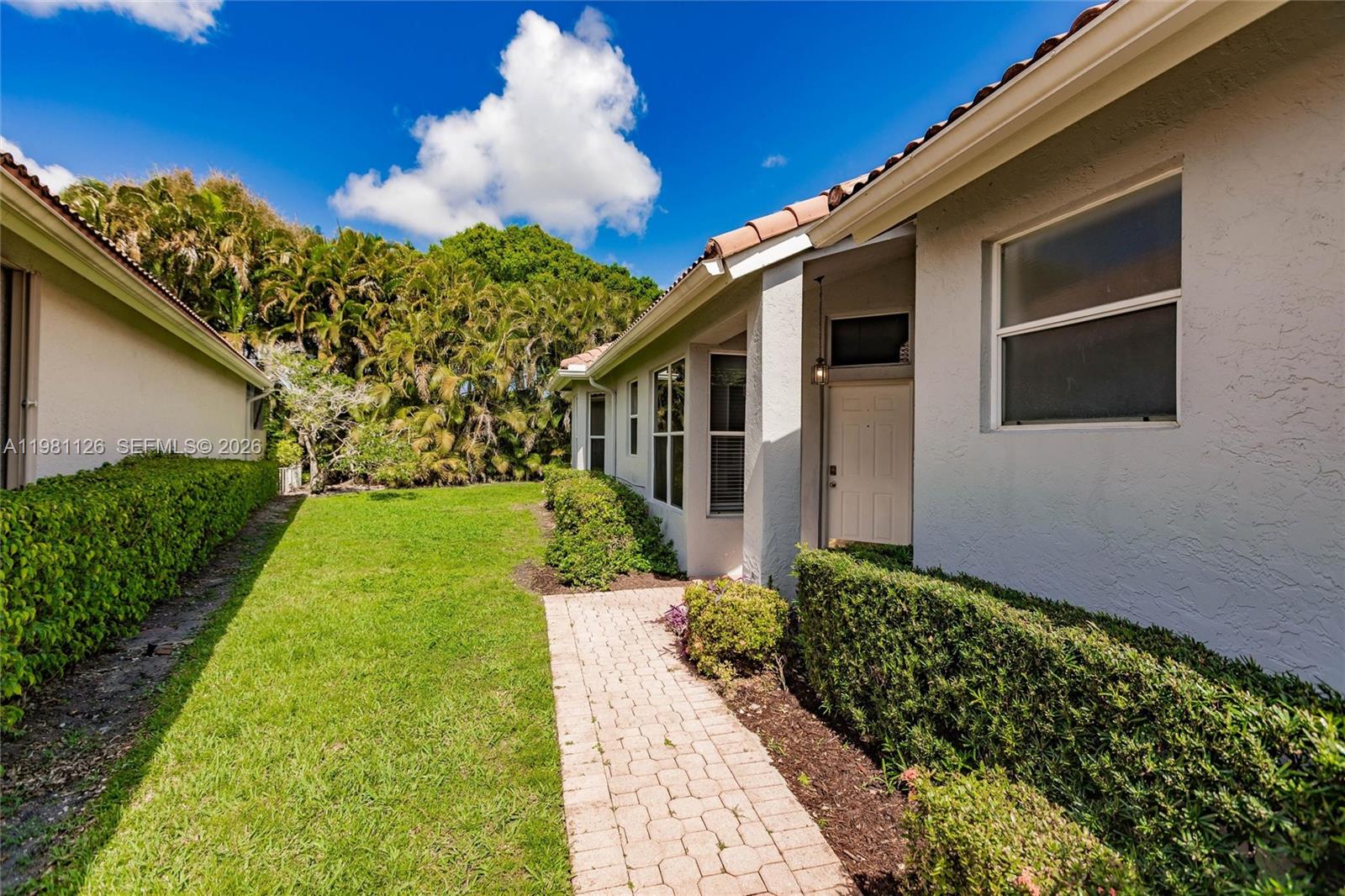 HAMPTON CLUB - Residential