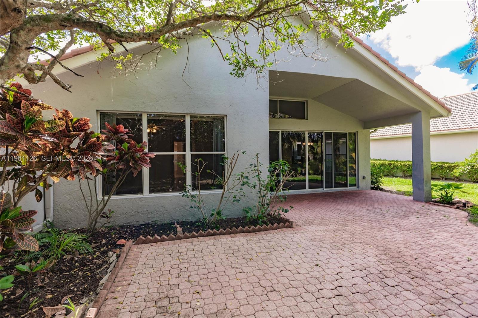 HAMPTON CLUB - Residential