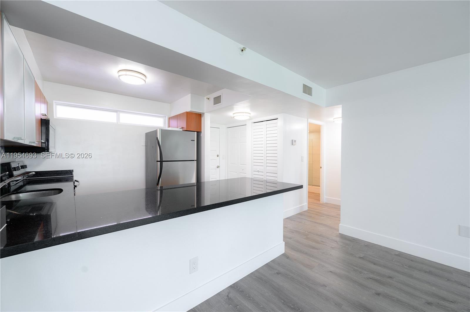 NIRVANA CONDO NO FIVE CON - Residential