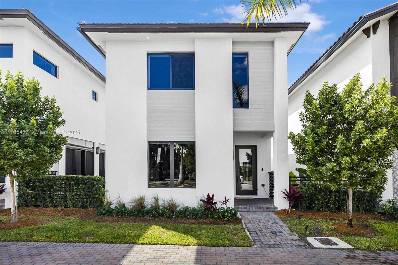 Property for Sale at 8156 Nw 43rd St, Doral, Miami-Dade County, Florida - Bedrooms: 3 
Bathrooms: 3  - $1,125,000