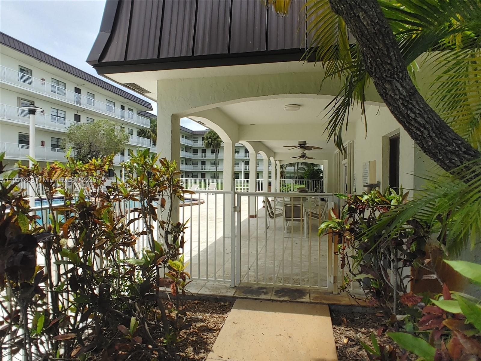PALM VILLAGE CLUB CONDO - Residential Lease