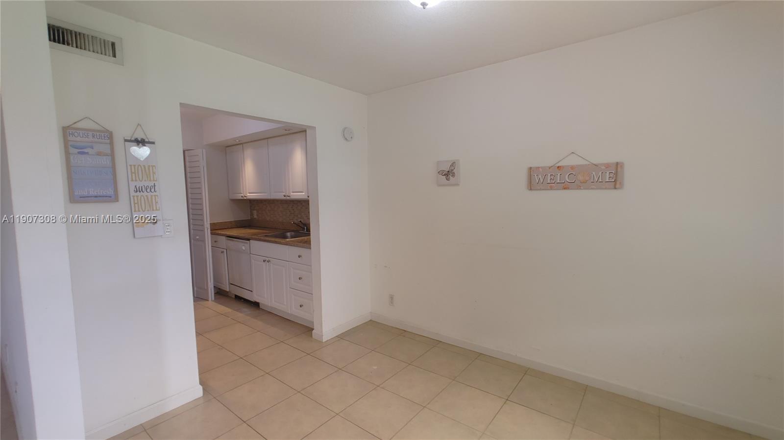 PALM VILLAGE CLUB CONDO - Residential Lease