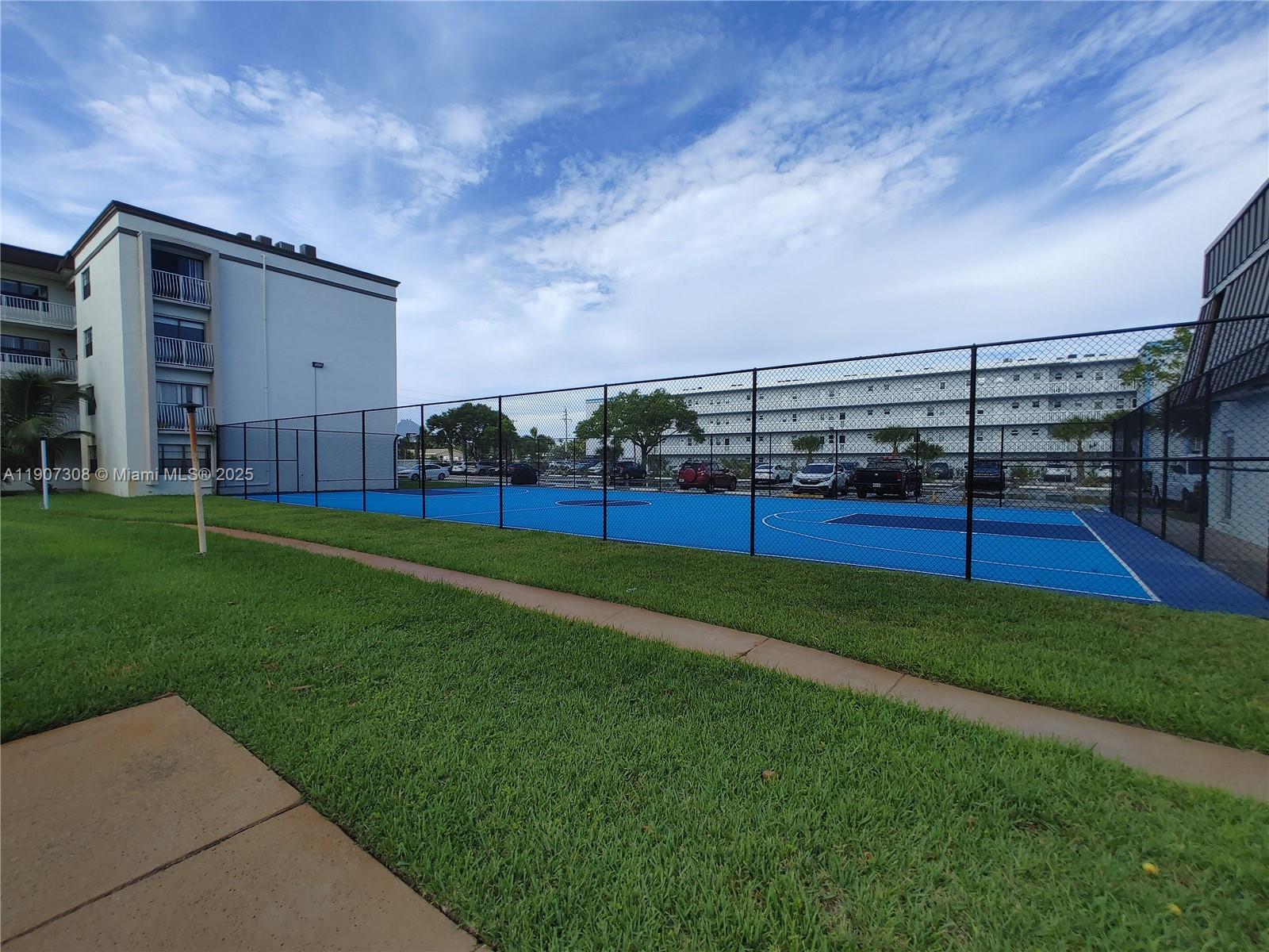 PALM VILLAGE CLUB CONDO - Residential Lease