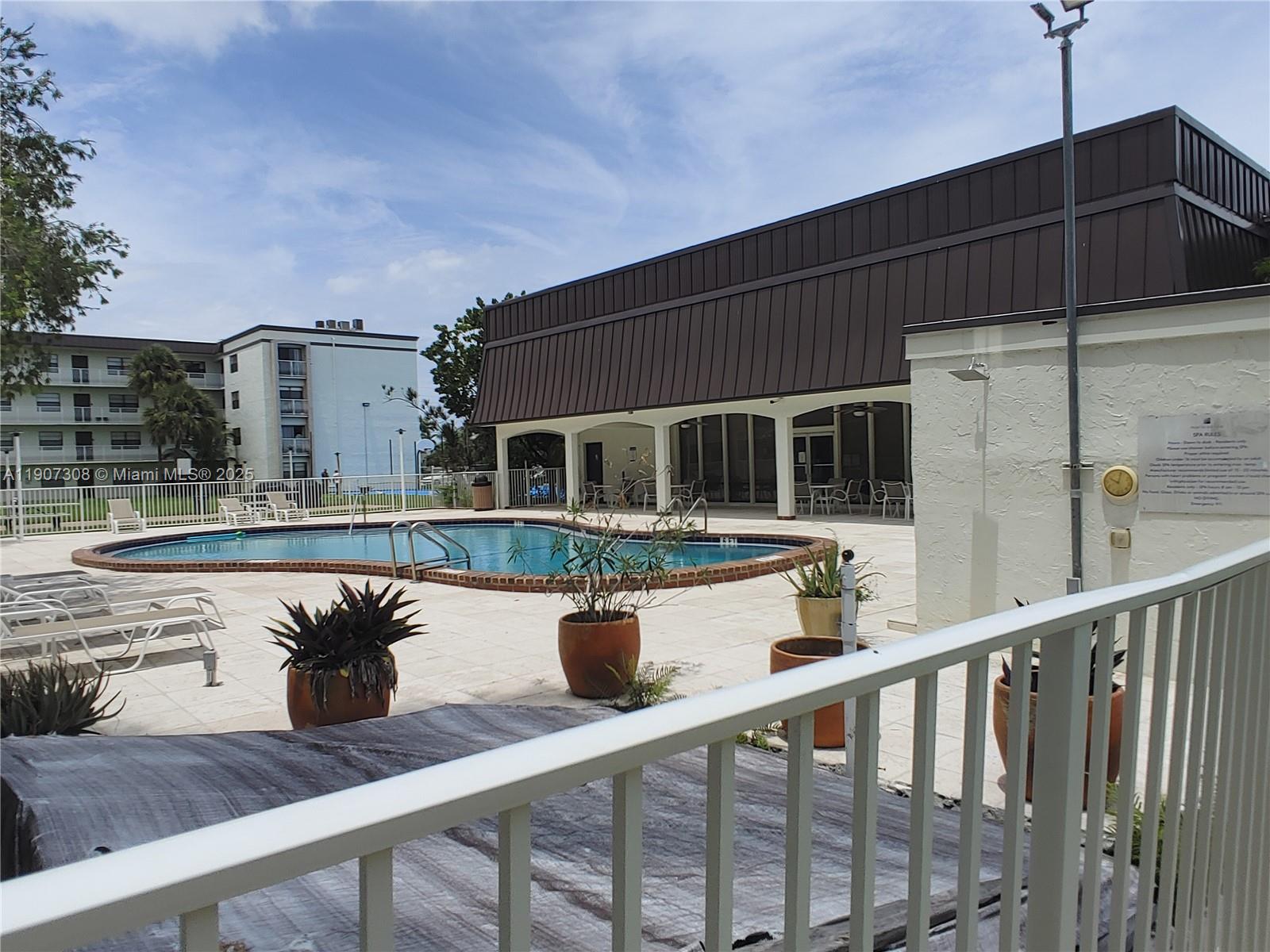 PALM VILLAGE CLUB CONDO - Residential Lease