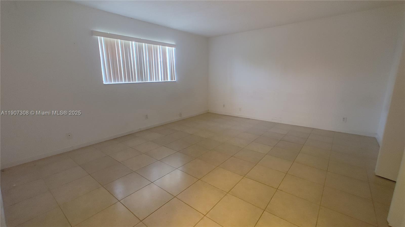 PALM VILLAGE CLUB CONDO - Residential Lease