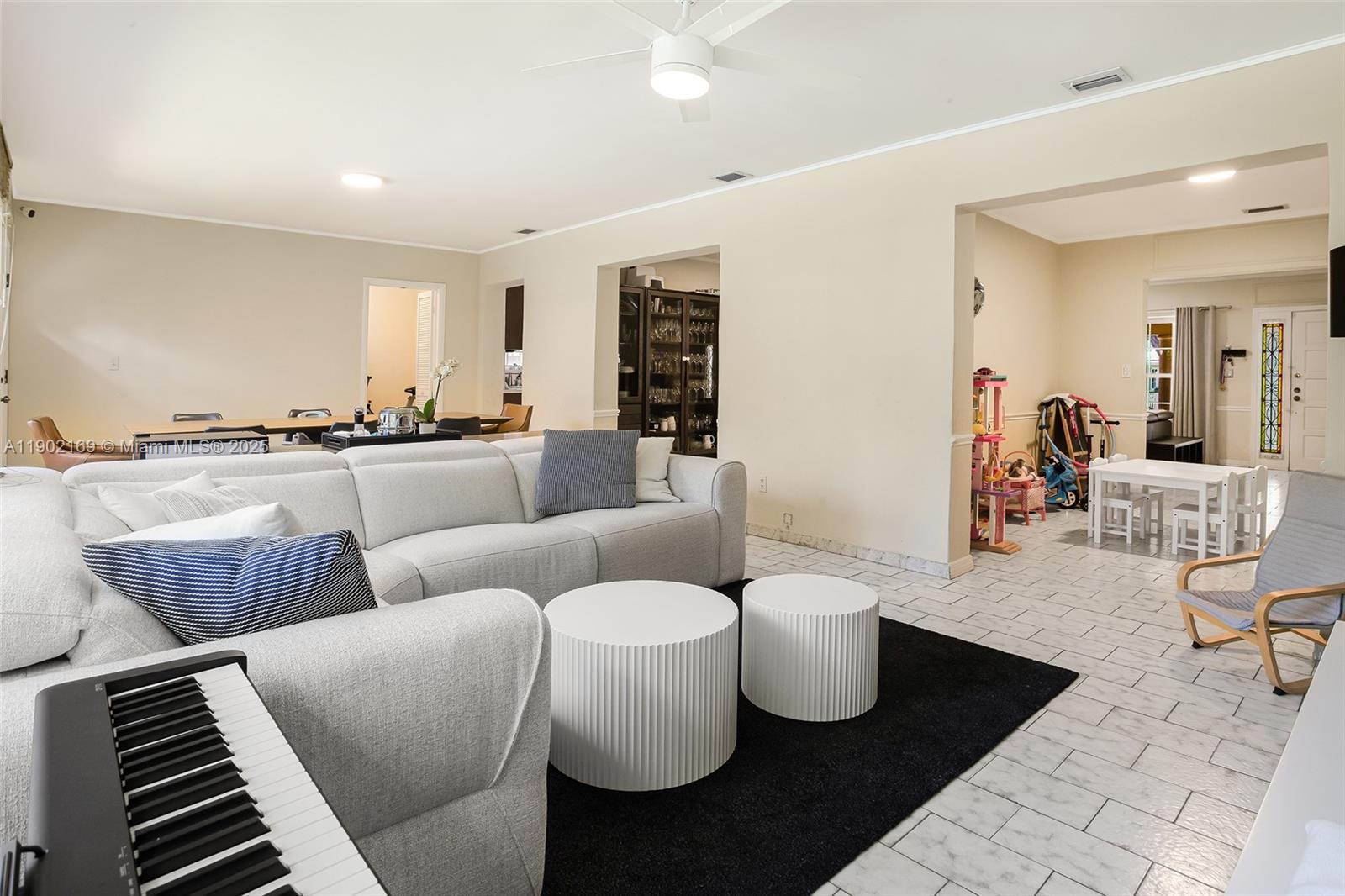 BRICKELL ESTATES - Residential Lease