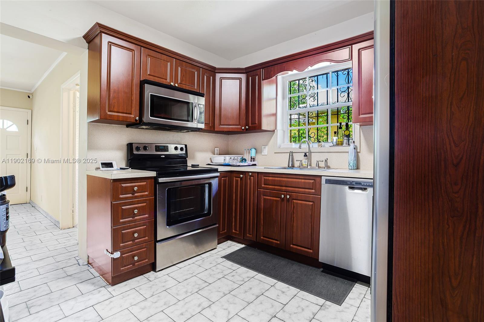 BRICKELL ESTATES - Residential Lease