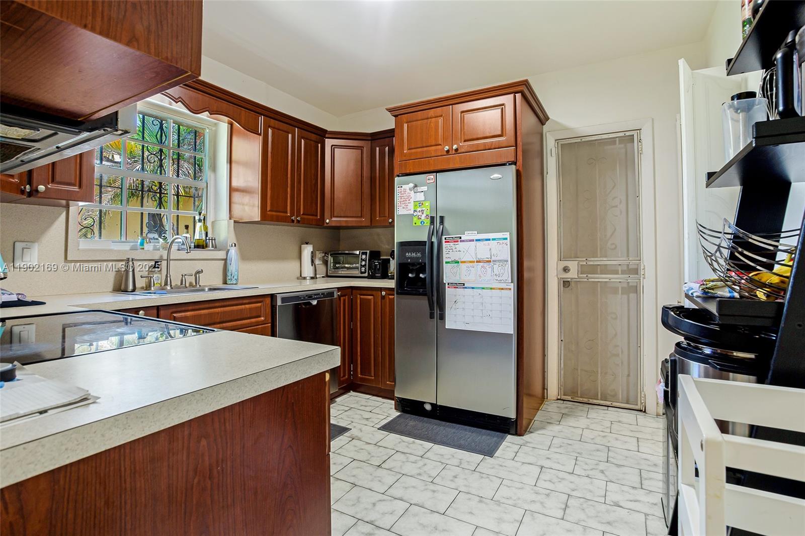 BRICKELL ESTATES - Residential Lease