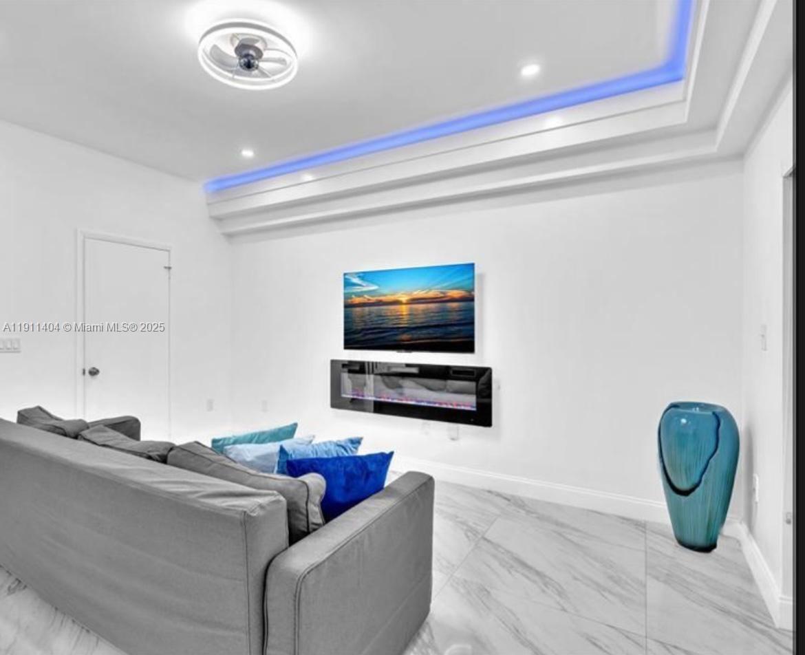 CHAPEL TRAIL REPLAT - Residential Lease