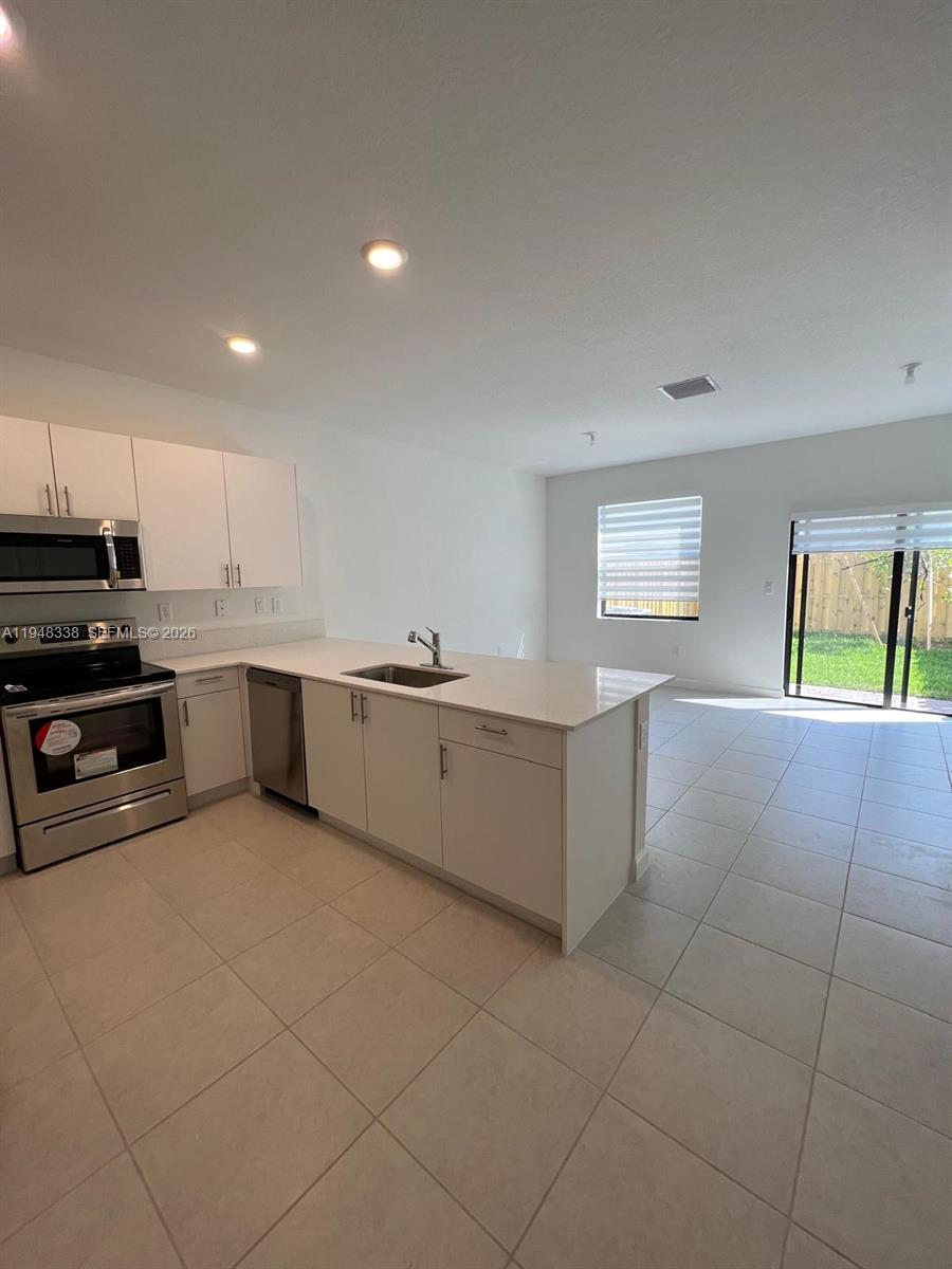 KENDALL ASSEMBLAGE SOUTH - Residential