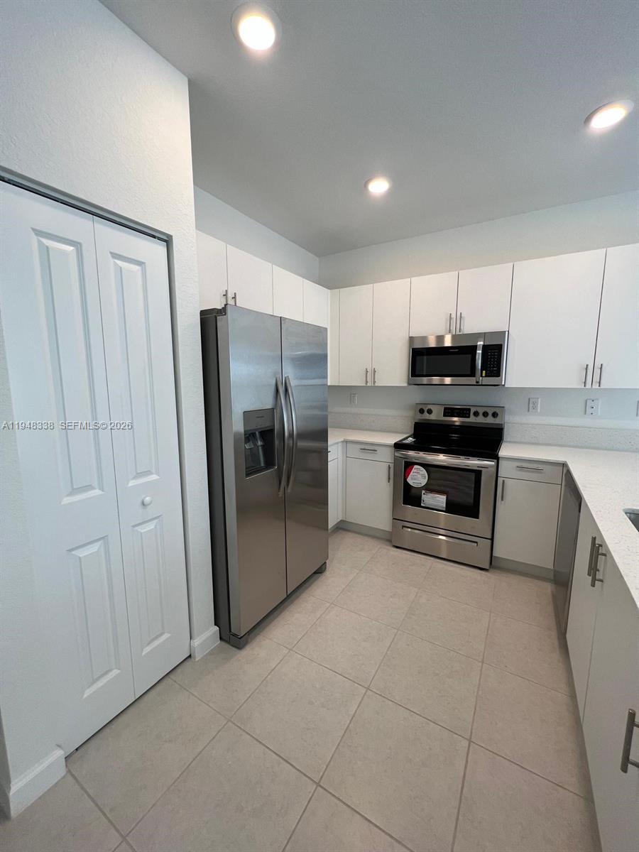 KENDALL ASSEMBLAGE SOUTH - Residential