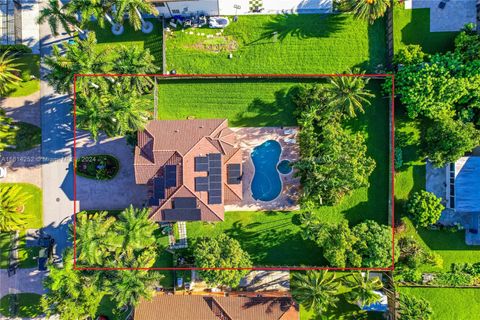 Single Family Residence in Miami FL 19765 130th Ave 4.jpg