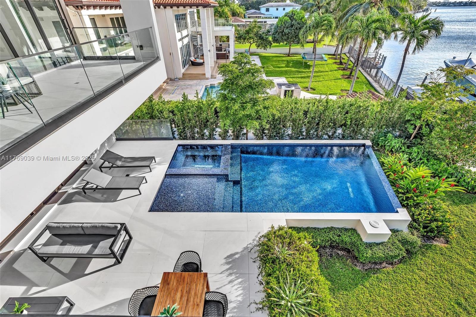 ALTOS DEL MAR NO 4 - Residential