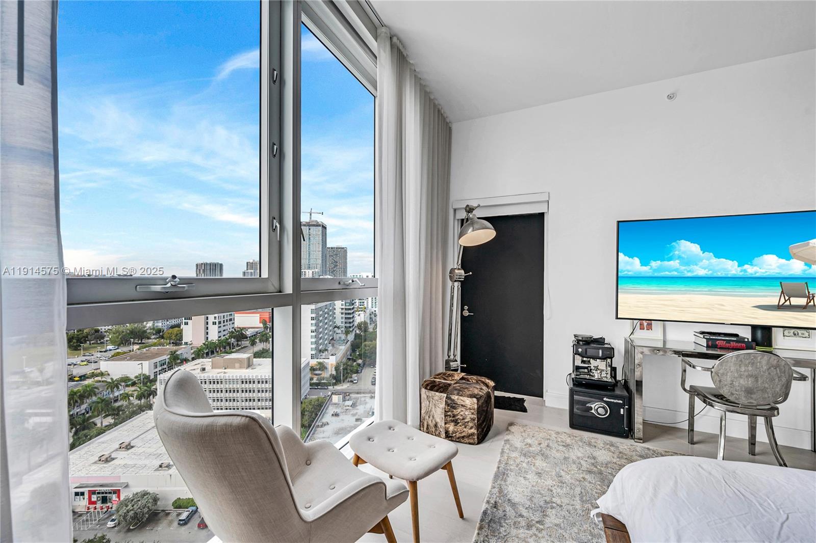 PARAMOUNT BAY CONDO - Residential