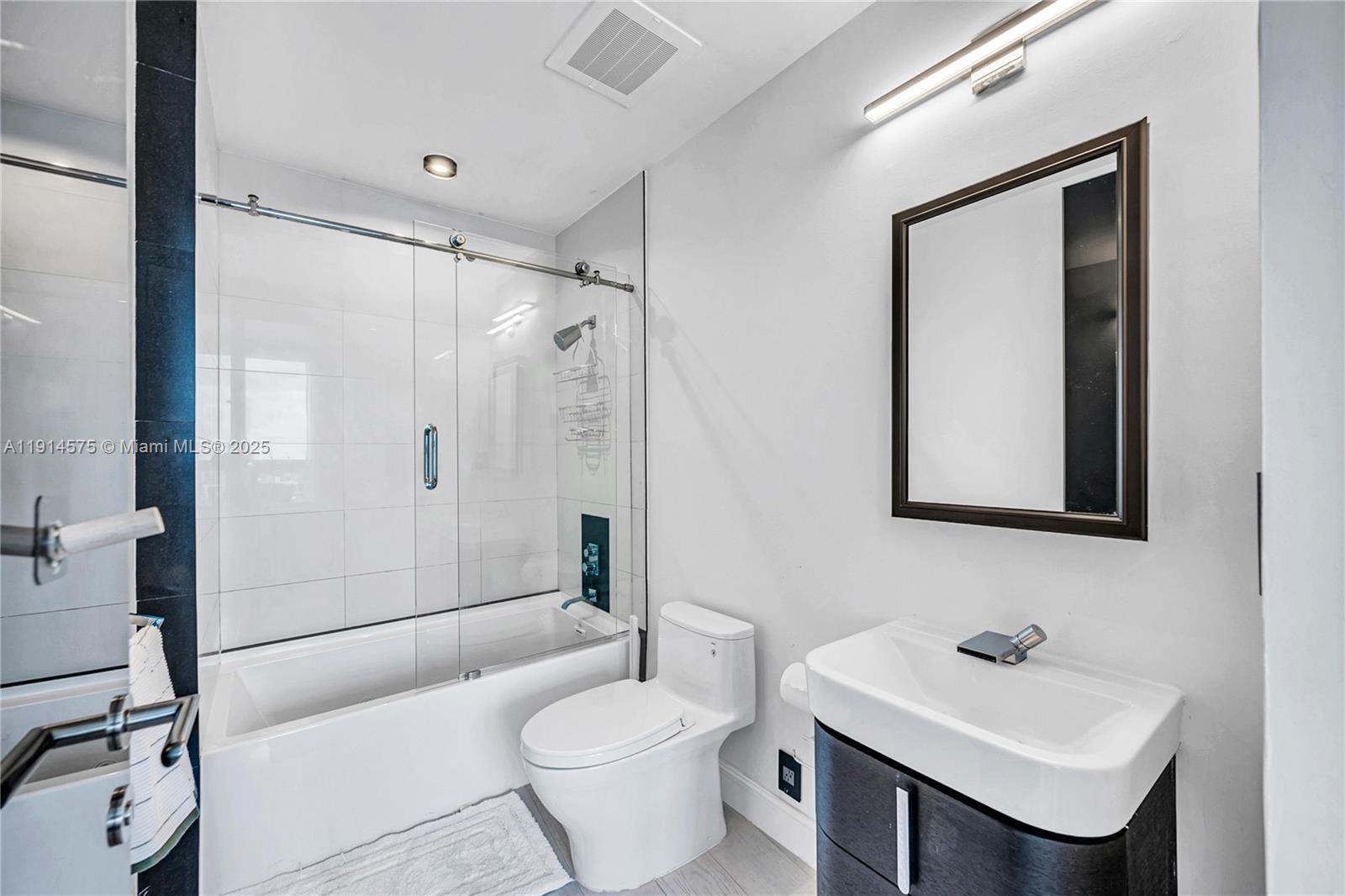 PARAMOUNT BAY CONDO - Residential