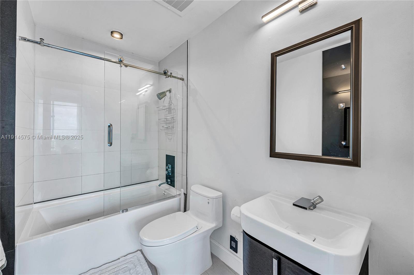 PARAMOUNT BAY CONDO - Residential