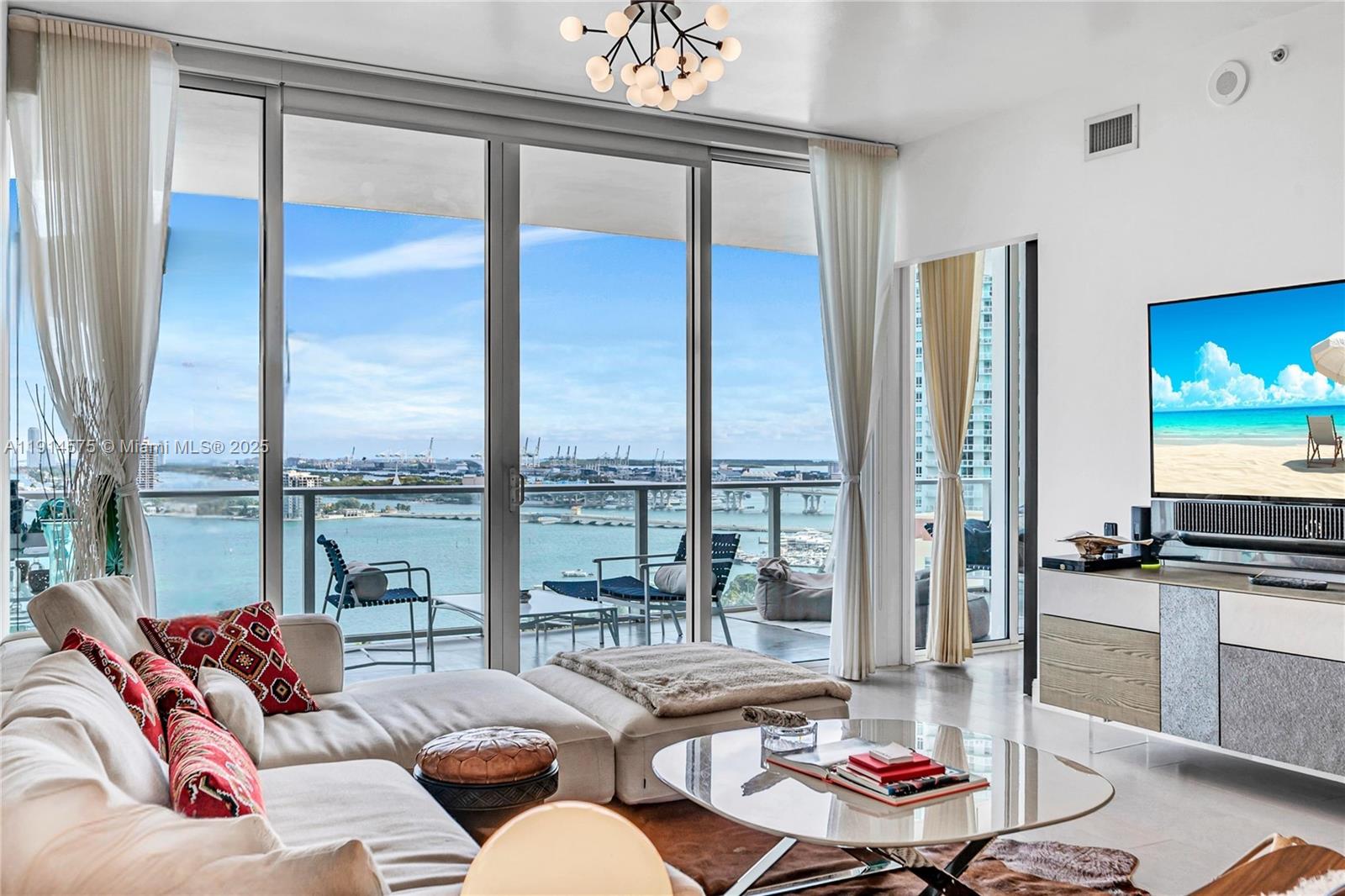 PARAMOUNT BAY CONDO - Residential