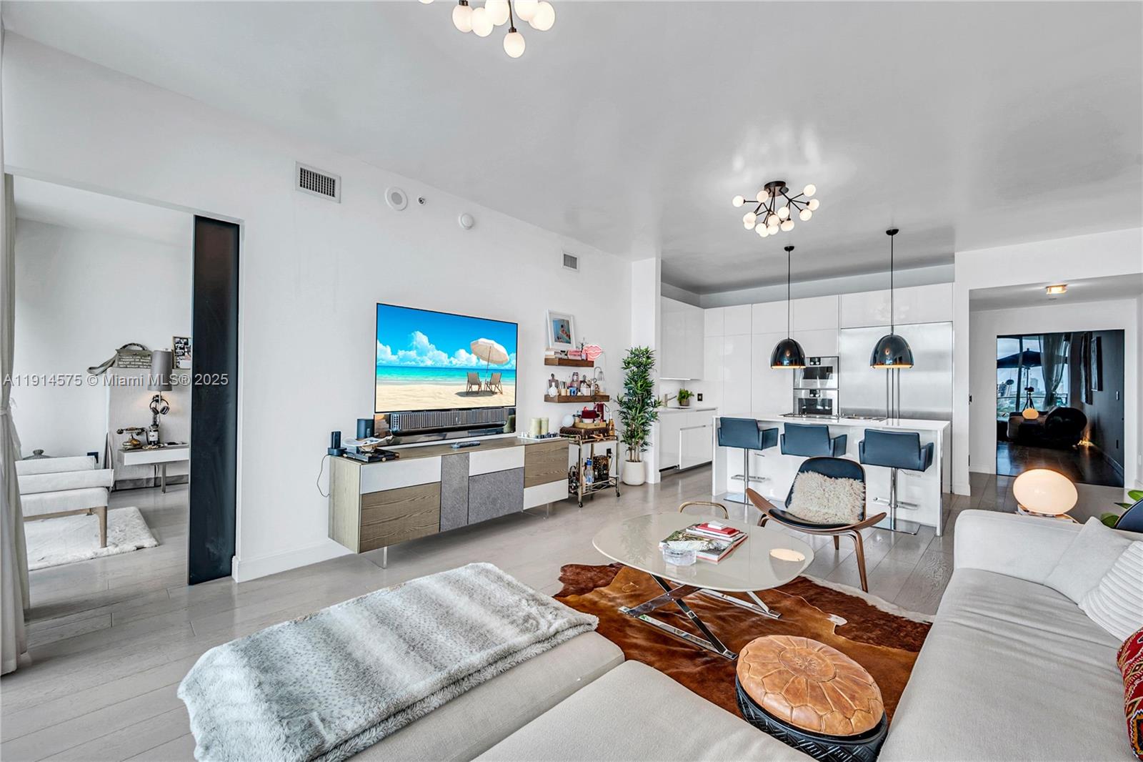 PARAMOUNT BAY CONDO - Residential