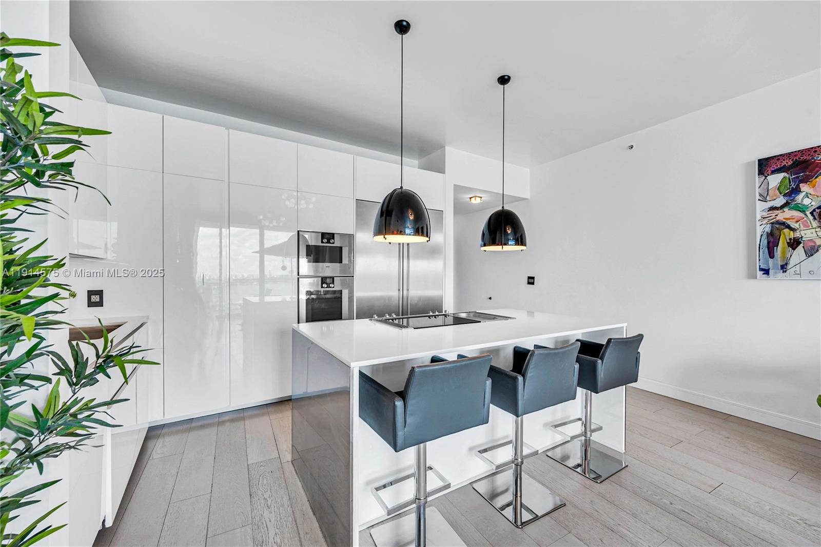 PARAMOUNT BAY CONDO - Residential