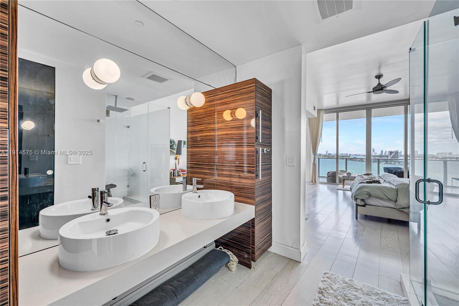 PARAMOUNT BAY CONDO - Residential