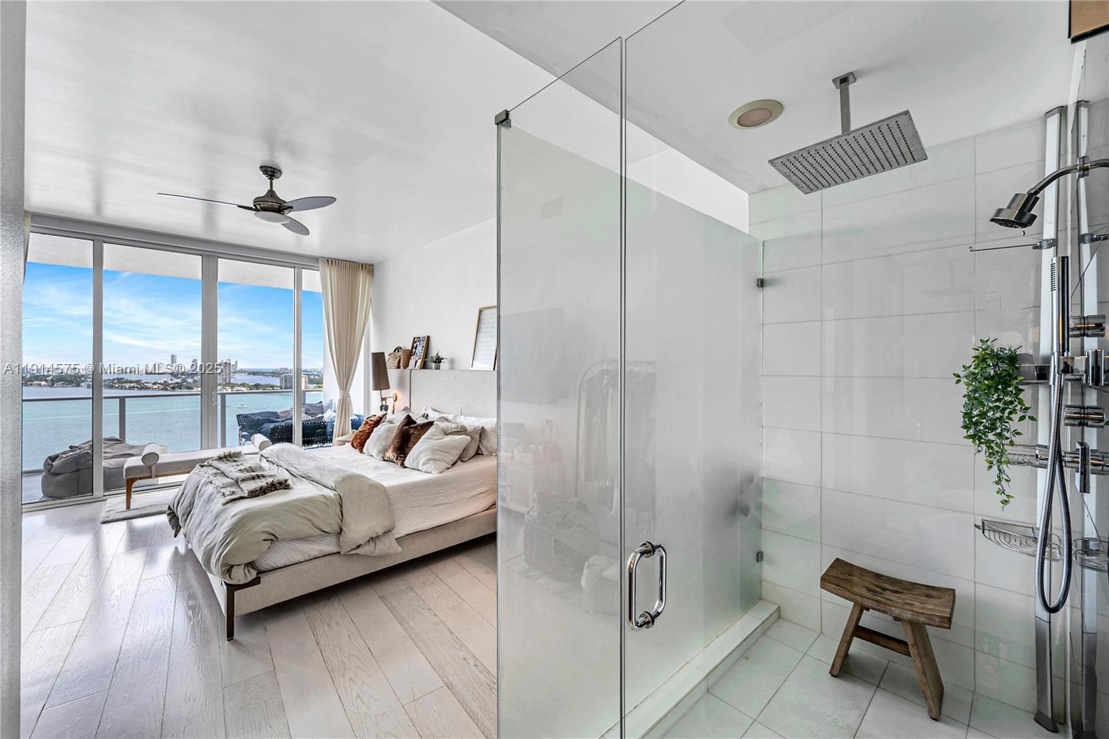 PARAMOUNT BAY CONDO - Residential