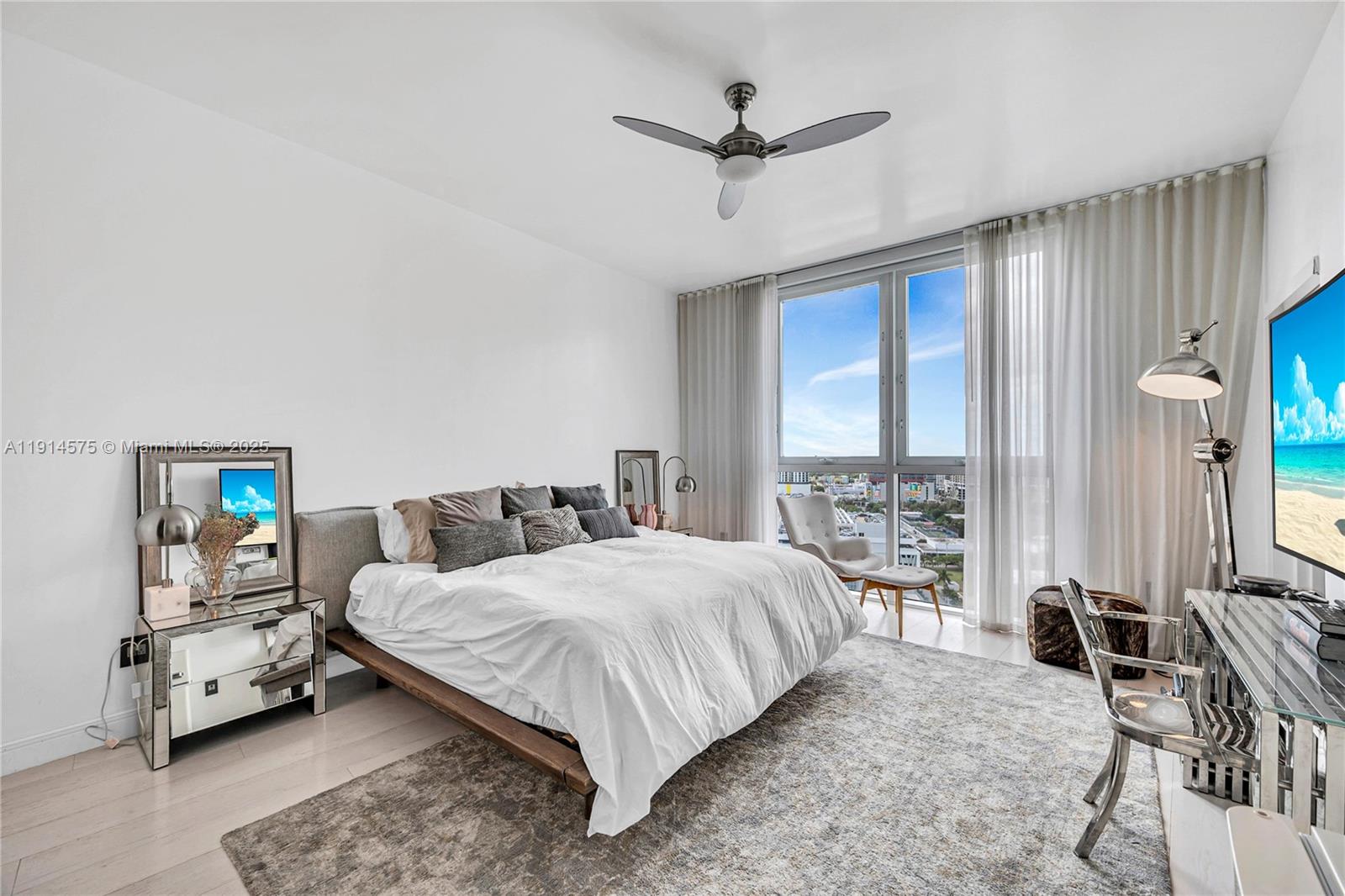 PARAMOUNT BAY CONDO - Residential