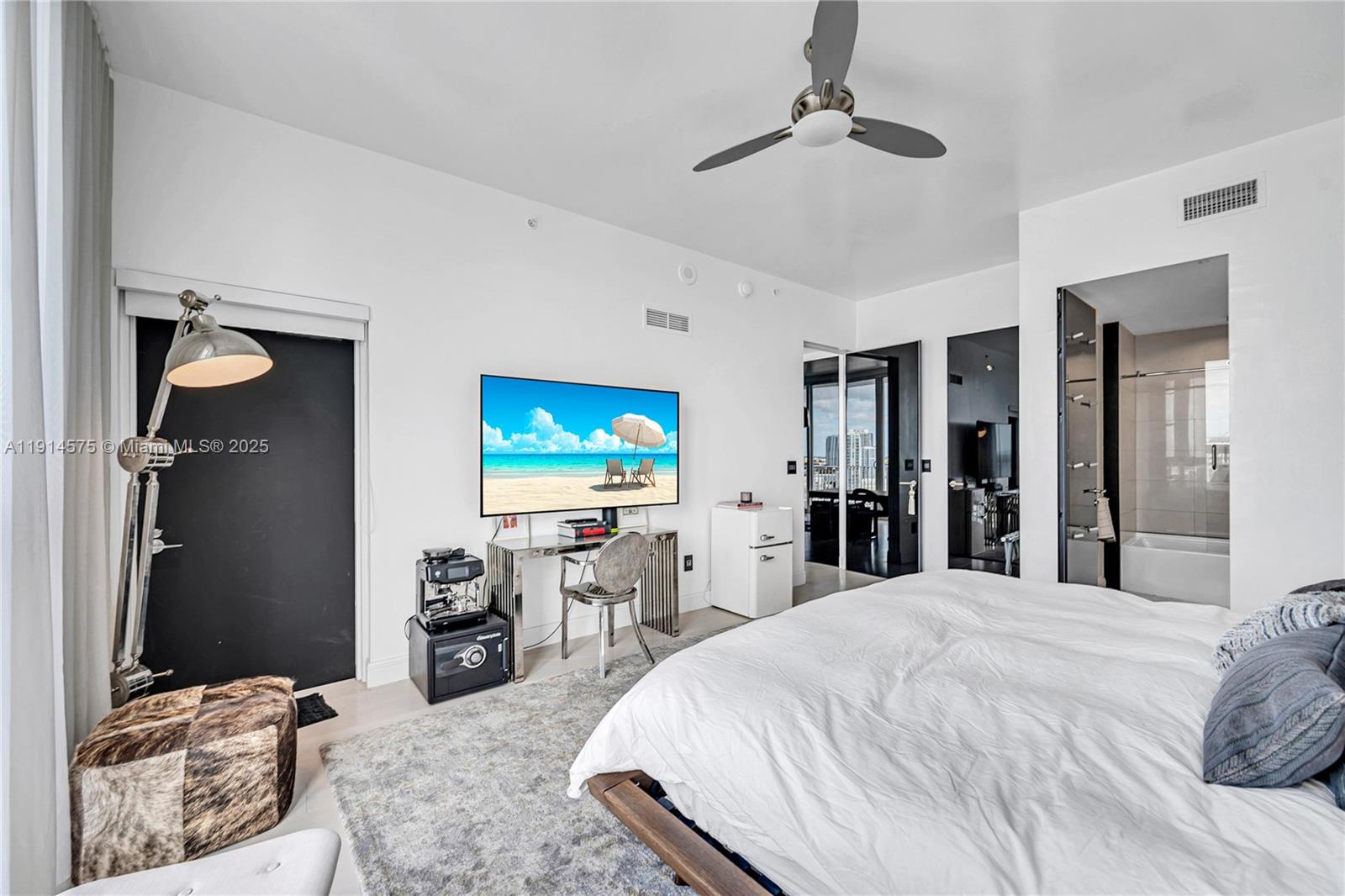 PARAMOUNT BAY CONDO - Residential